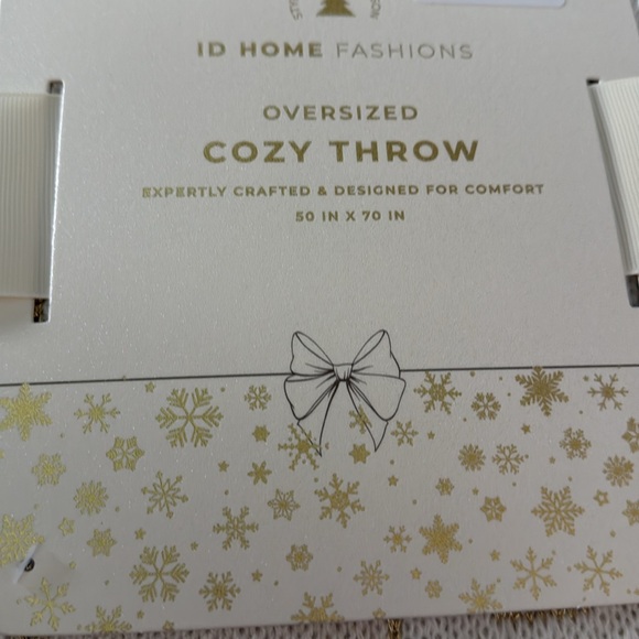 ID Home Christmas gold ribbon/bow Oversized Bows Throw - Christmas Bow Throw 🎀 - Picture 6 of 8